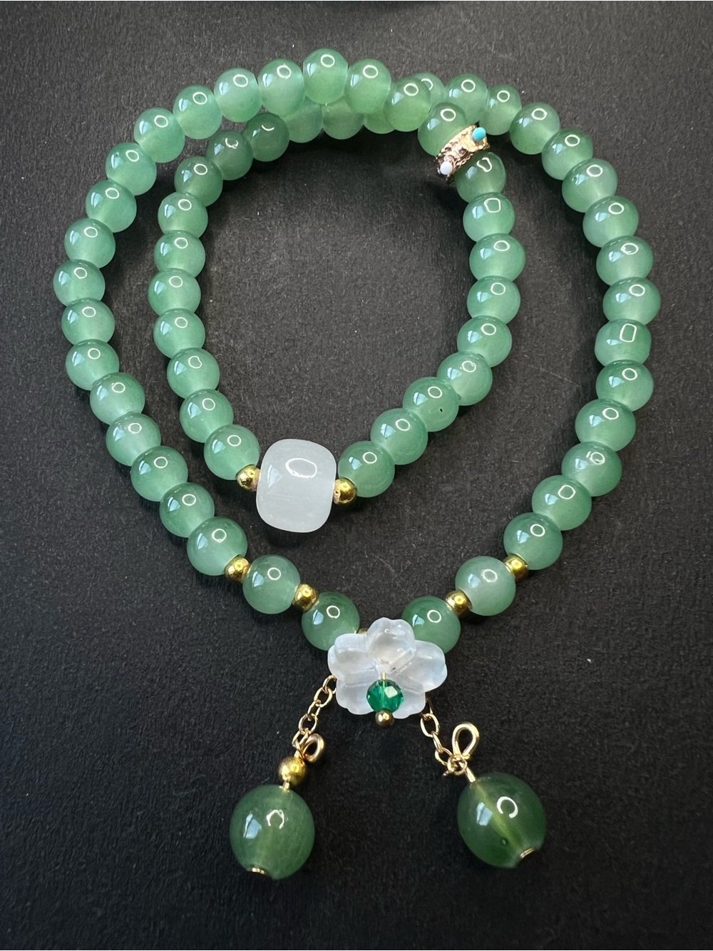 Double Wrap Green Glass Jade Beaded Bracelet with Floral Charm NWOT